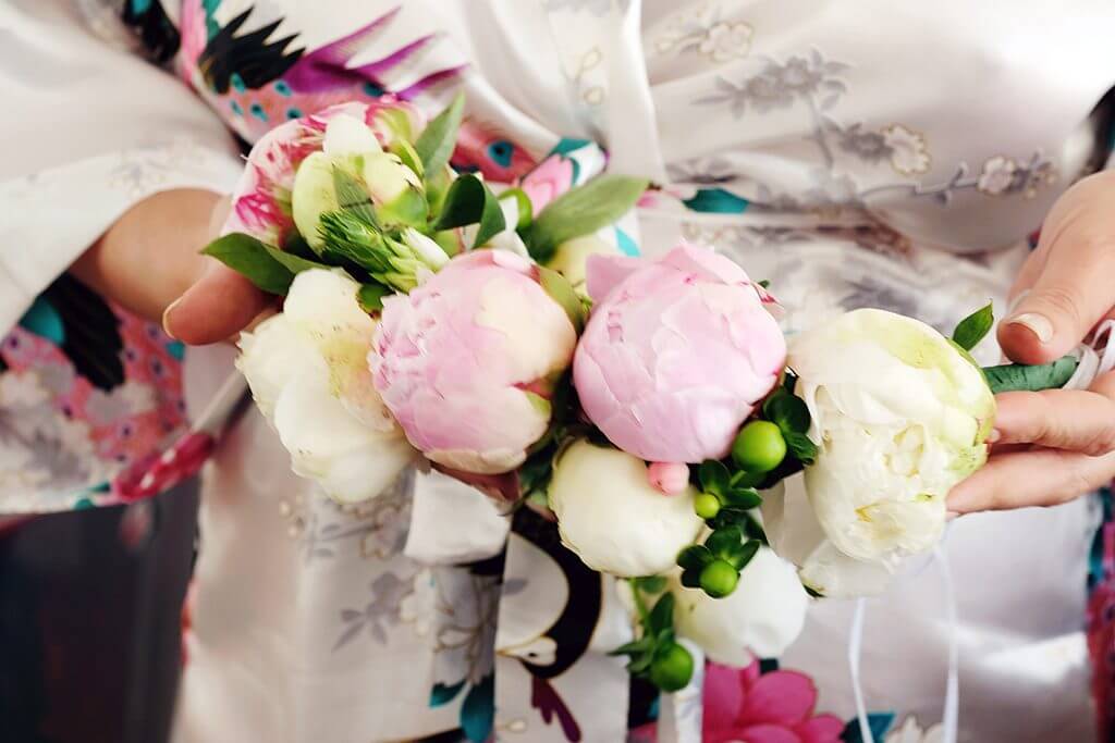 Destination wedding in island paros bridal bouquet