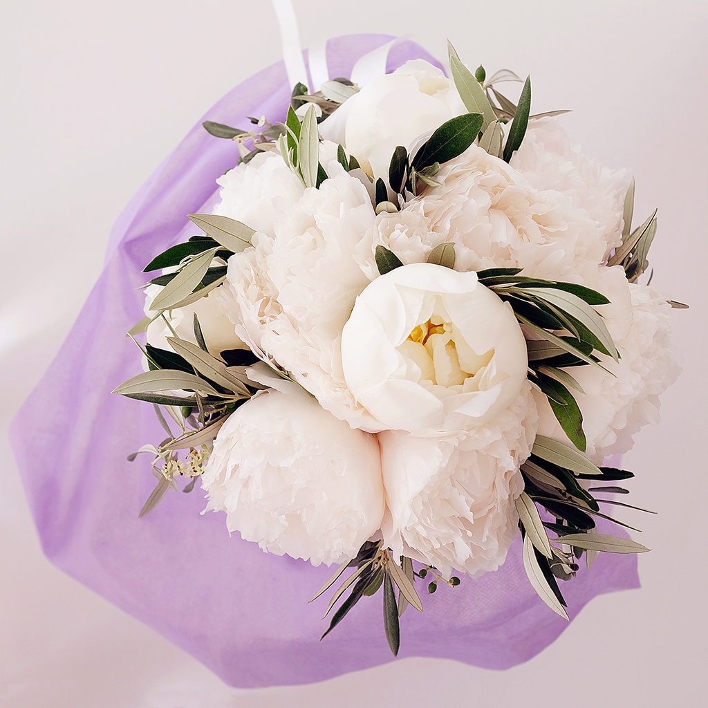 Destination wedding in island paros decoration flowers