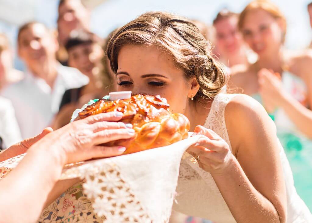 Russian wedding tradition shkaravaya