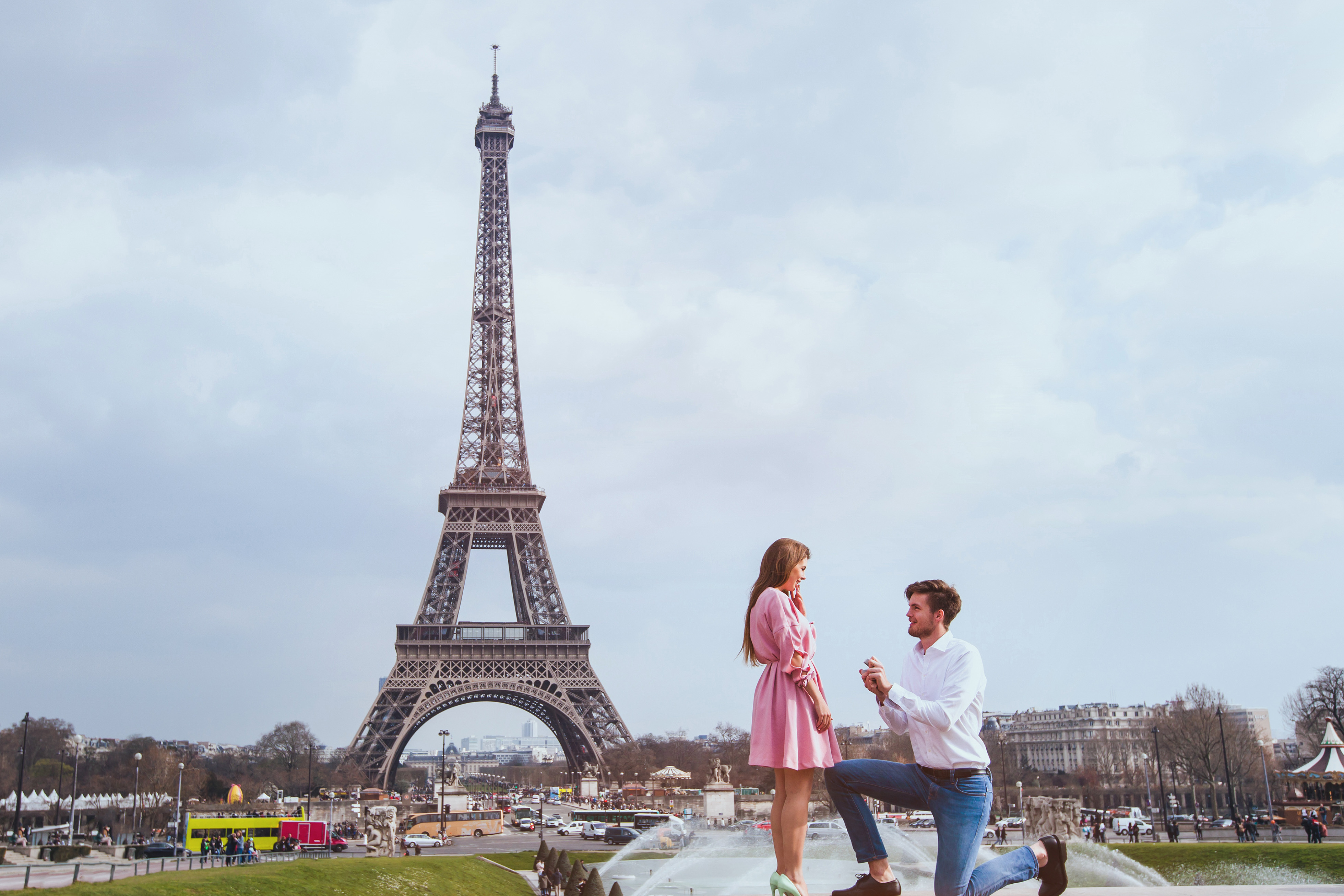 romantic proposal in Paris, engagement