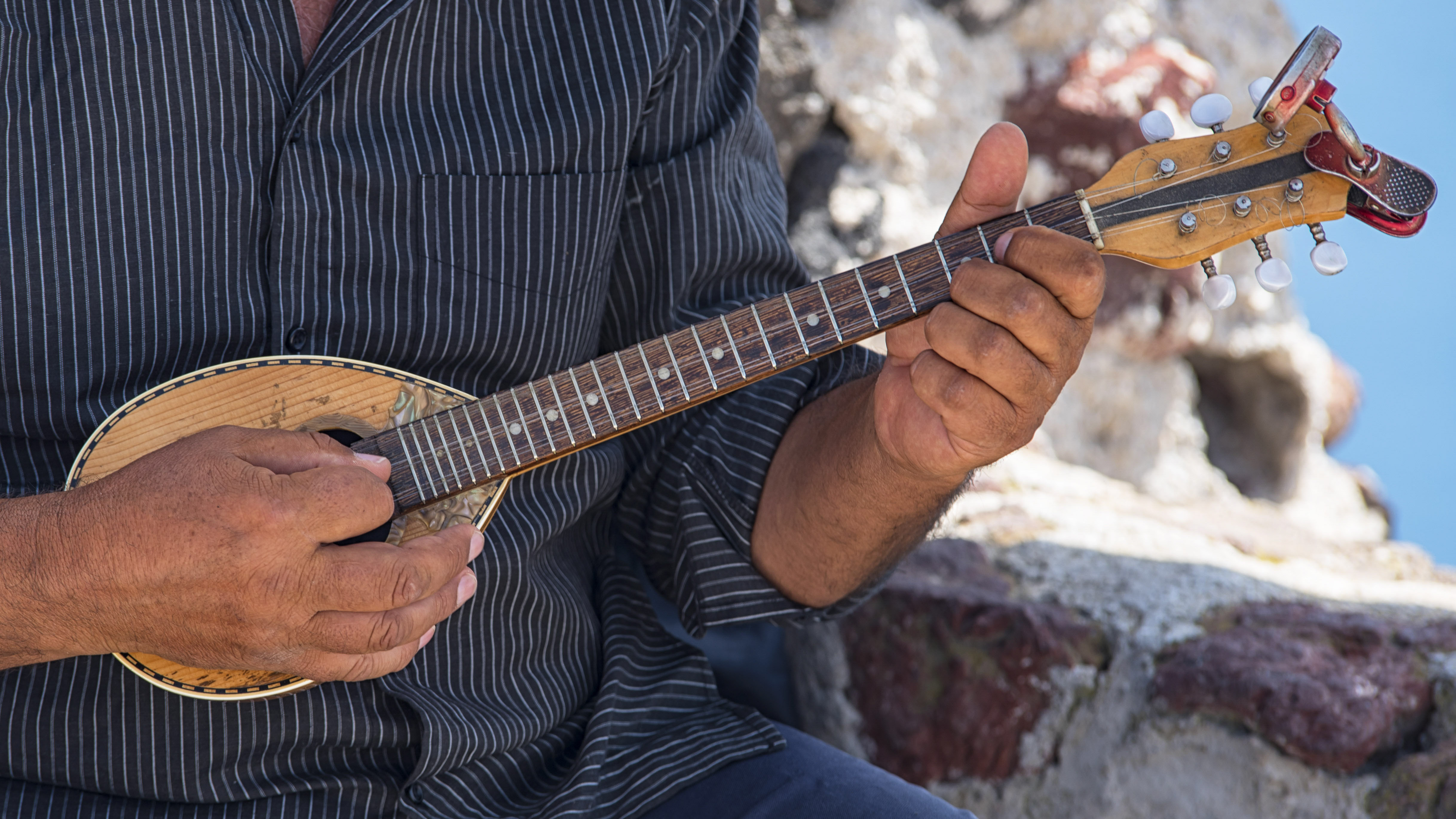 Wedding Planner in Santorini local musicians 121